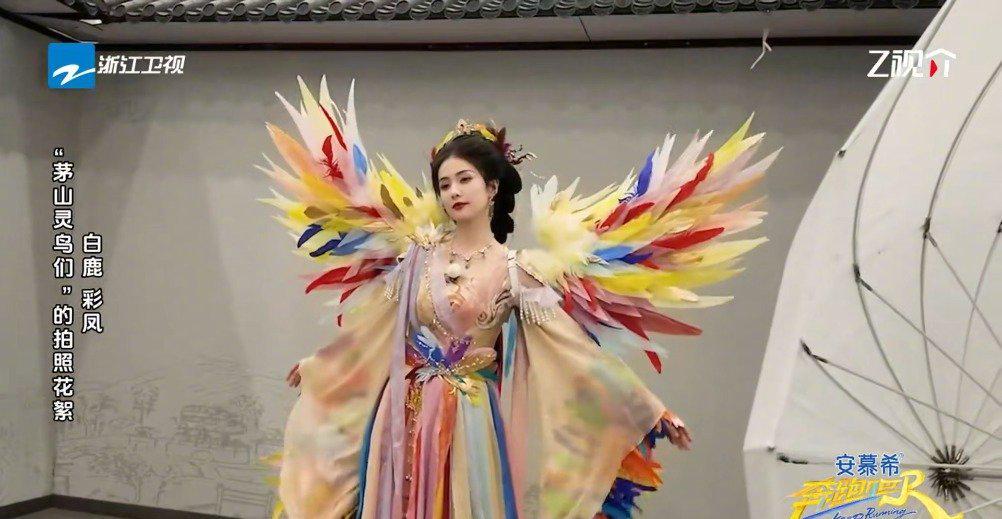白鹿凤凰古装造型美出圈！网友：这哪是跑男，分明是女帝登基现场
