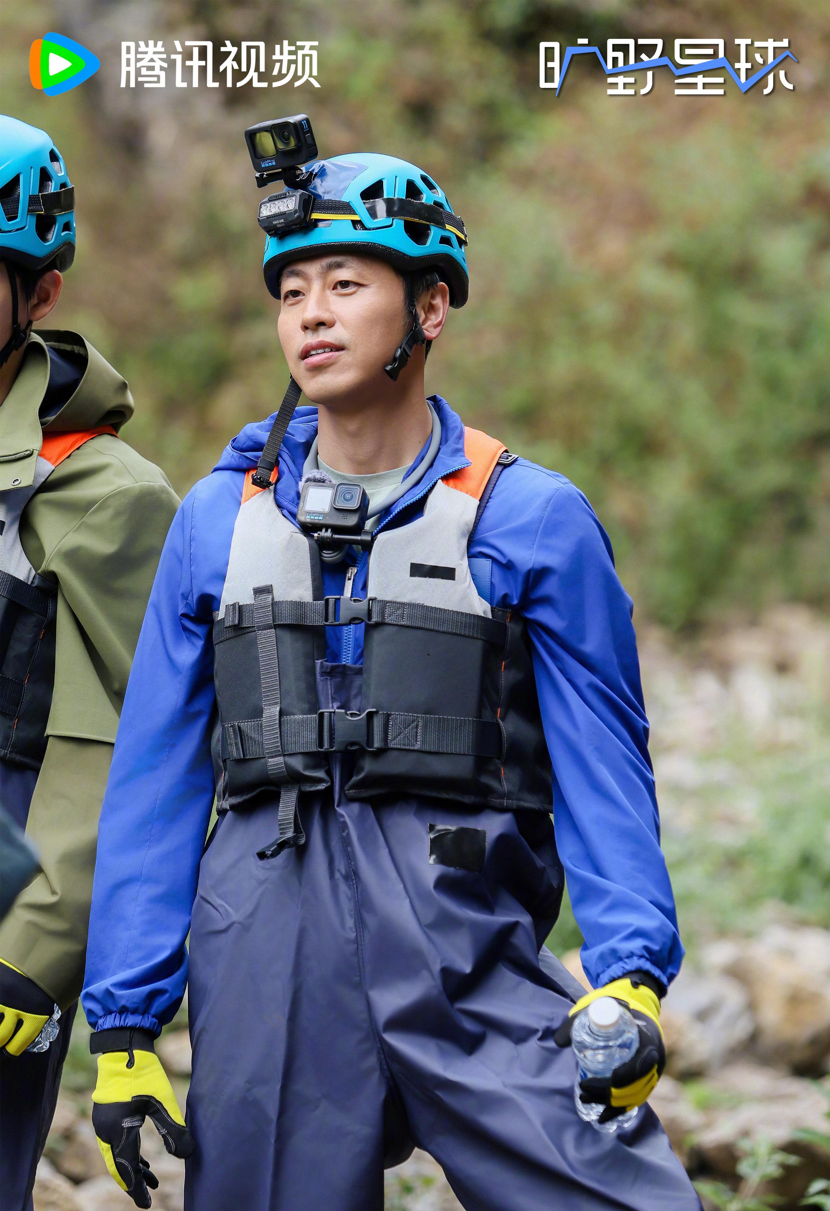 魏大勋带探险团勇闯天坑！《旷野星球》这档综艺，把明星‘逼’出了新高度