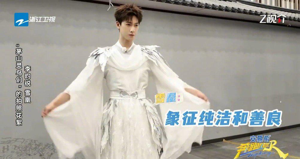 李昀锐巴黎男装周白衣造型刷屏！这‘雪凰’少年感，谁看了不说一句绝