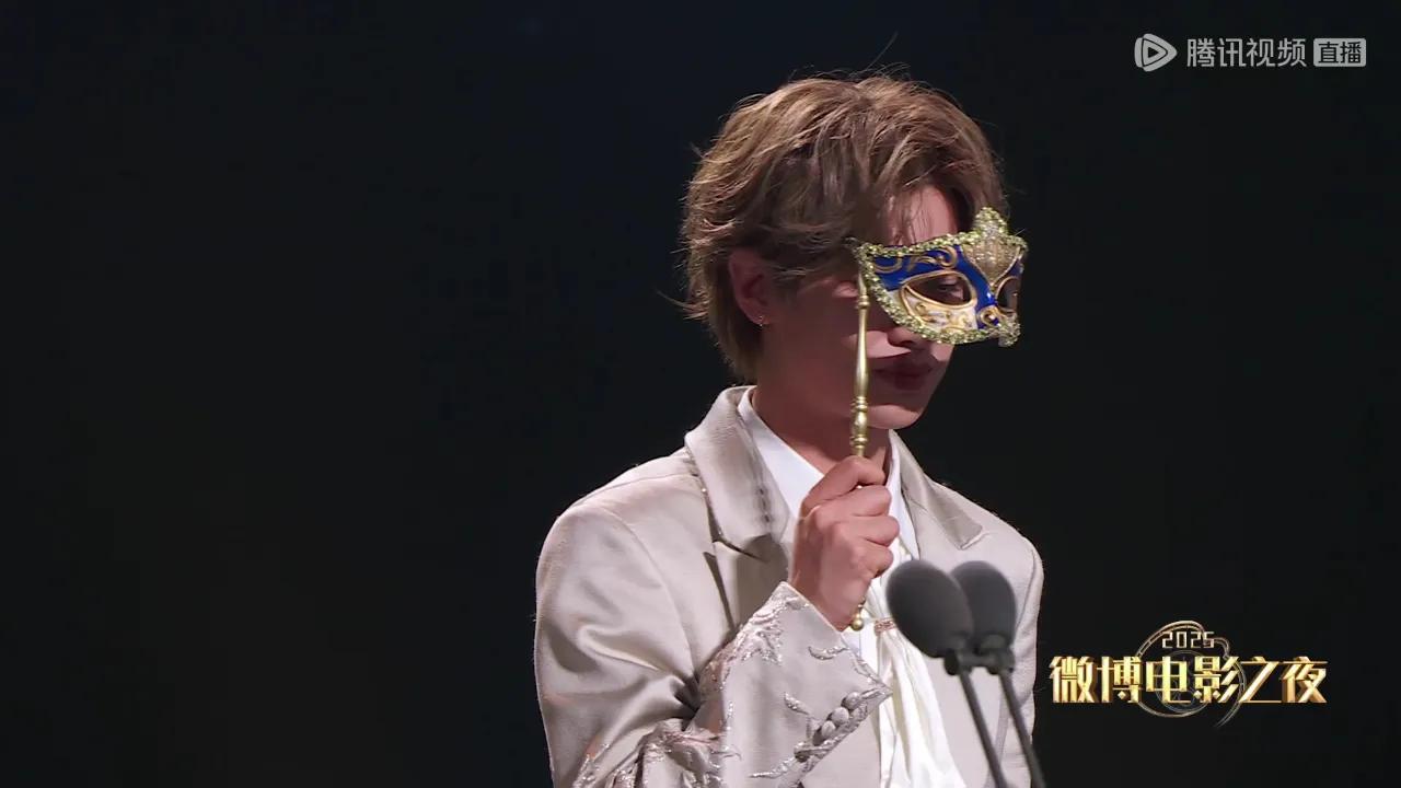 陈都灵、丁程鑫等明星的希区柯克变焦火了！海外党怎么追？