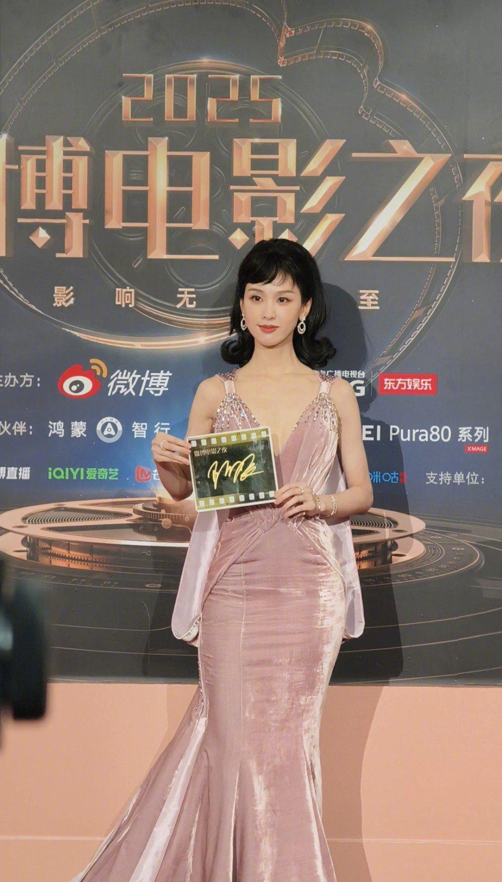 陈都灵赫本风造型美出圈！海外党看红毯直播最全指南