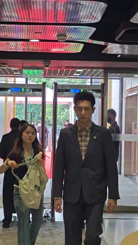 李现《酱园弄》引爆期待！海外粉丝如何第一时间追更？