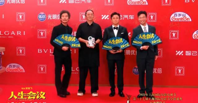 当肖央带着‘时光机’走上红毯，我才明白：人生这场会，疯癫点又何妨？