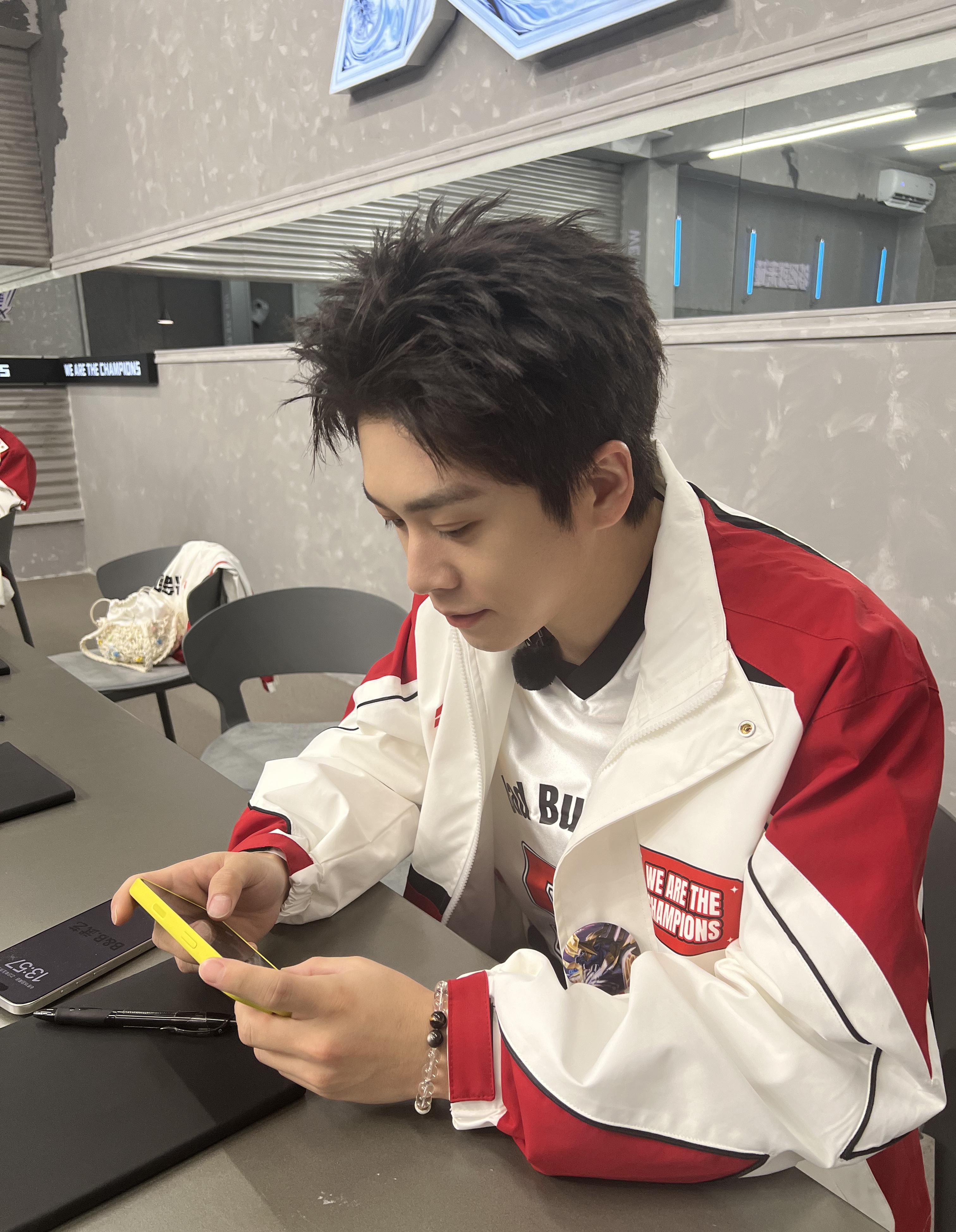 海外华人必看！一招解决微博追剧卡顿限制，《战至巅峰4》上班图抢先看