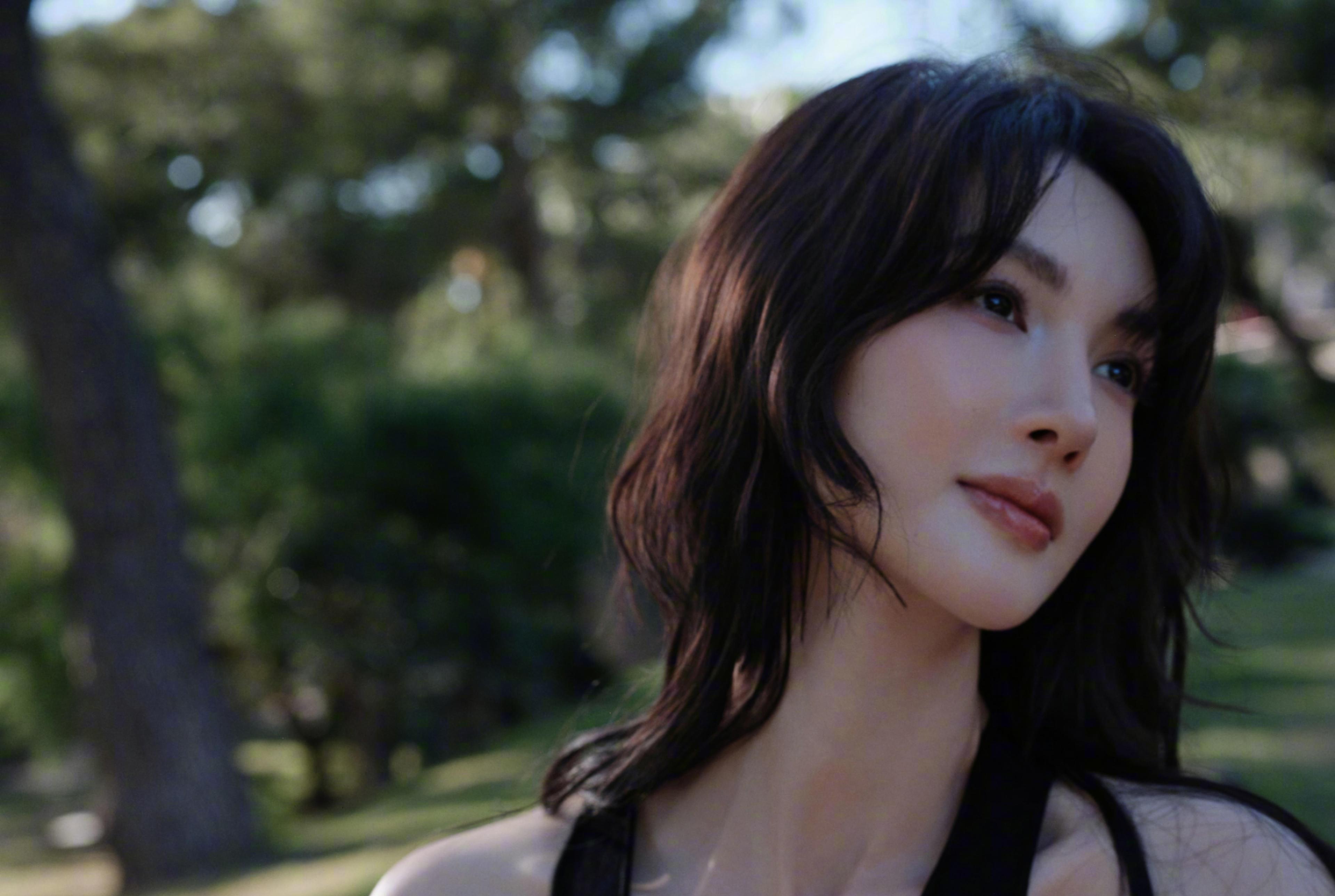 【海外华人必看】金晨海边黑裙湿发美照刷屏！教你一招突破地区限制追星无忧