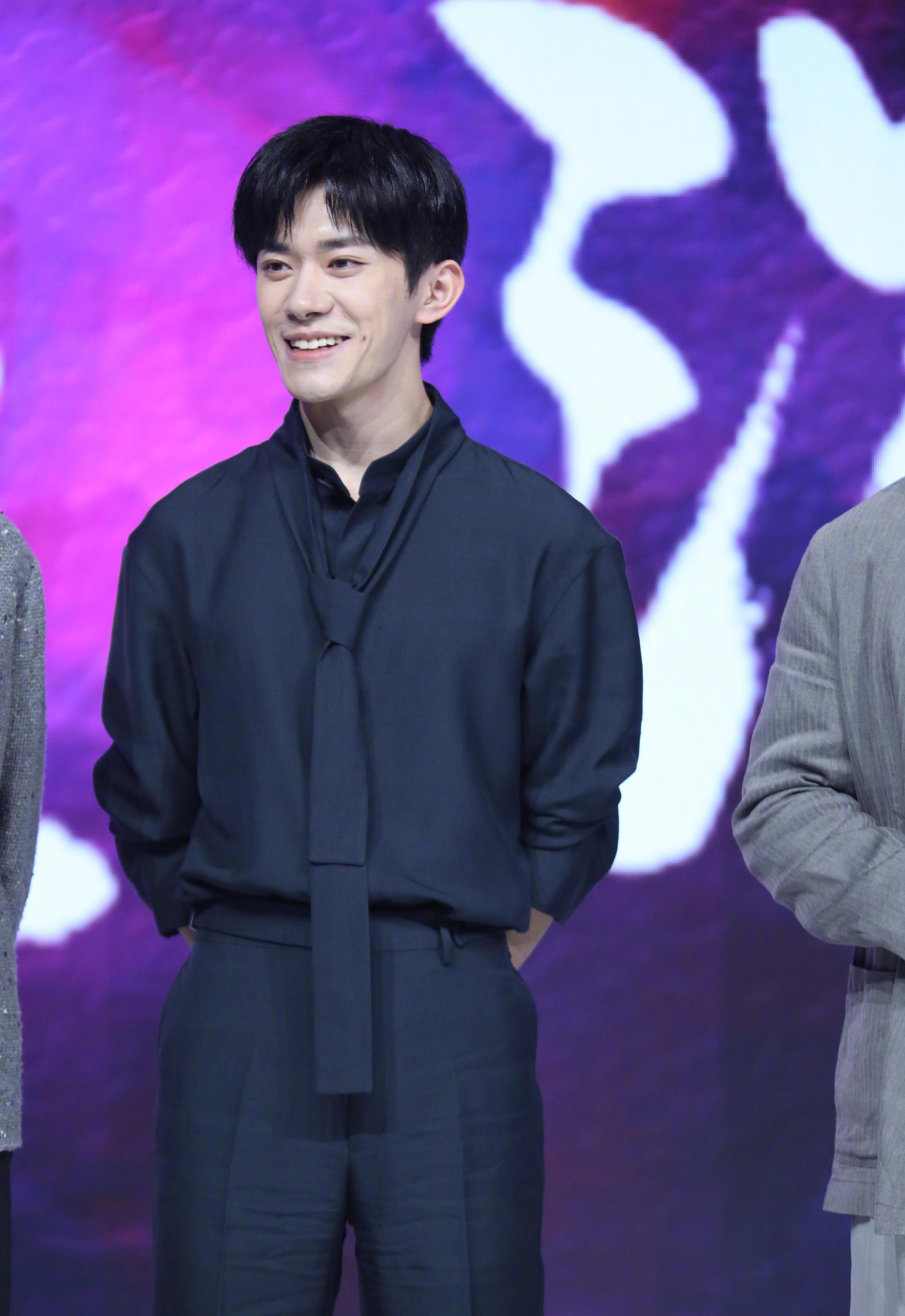 震惊！易烊千玺新剧生图曝光，海外粉丝却集体崩溃：为什么我们看不了？！