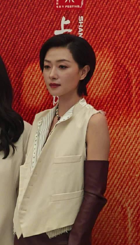 海外华人必看！3招解锁《长夜将尽》等国内影视资源，万茜红毯造型绝了