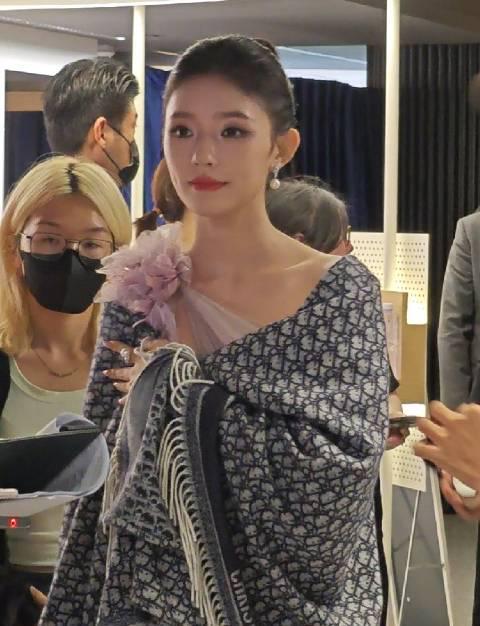 林允上海电影节惊艳亮相！海外华人如何突破限制观看完整视频？