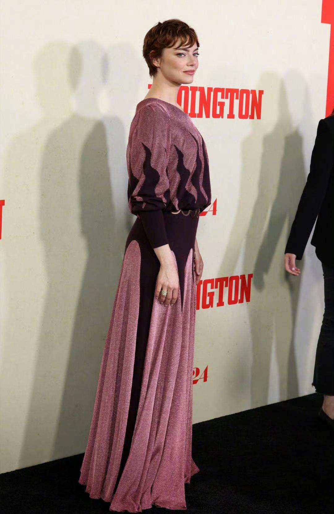 海外华人必看！一招解除微博影视综艺地区限制，艾玛·斯通新片《爱丁顿》首映礼美照抢先看