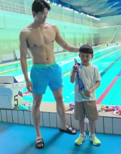 海外华人如何突破限制观看汪顺暖心摸头杀？3招教你轻松搞定