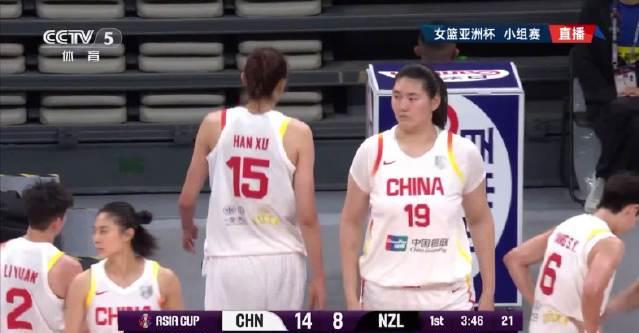 2米27女篮小巨人张子宇梦幻舞步！一个回合打停对手，这天赋太恐怖了