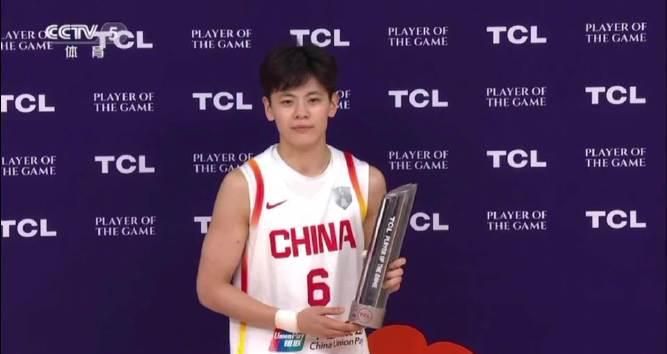 杨舒予爆发砍12分！中国女篮三连胜晋级，这位00后小将凭什么成为最佳球员？