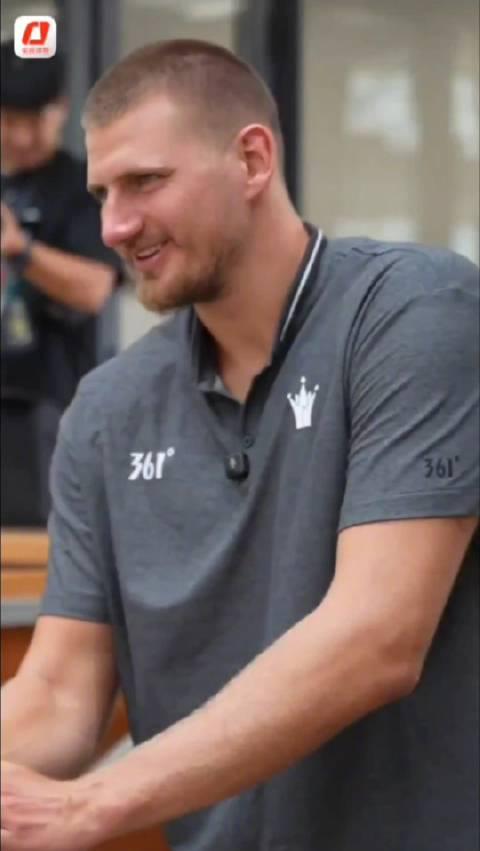 NBA巨星约基奇北京马场嗨玩！原来篮球之外他还有这个不为人知的爱好