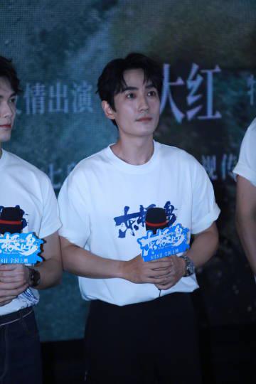 《电影东极岛》海外限看？朱一龙首映生图刷屏，Sixfast一键解锁微博追星！