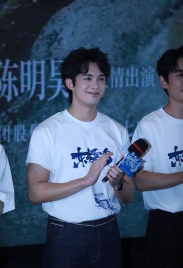 海外华人看不了国内新片？《东极岛》首映礼引爆期待，3招破解地域限制