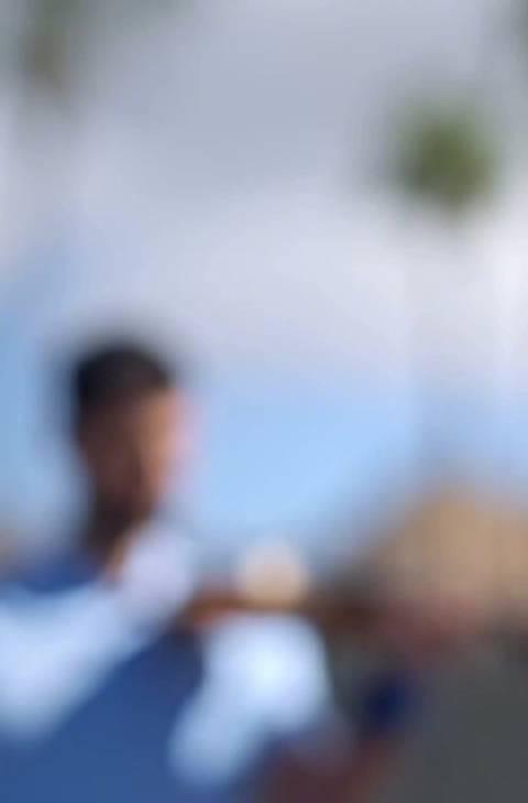 刷到德约给女儿‘拉小提琴’视频时，我正卡在国服游戏460ms的延迟上——原来海外党连看个温情视频都要翻山越岭