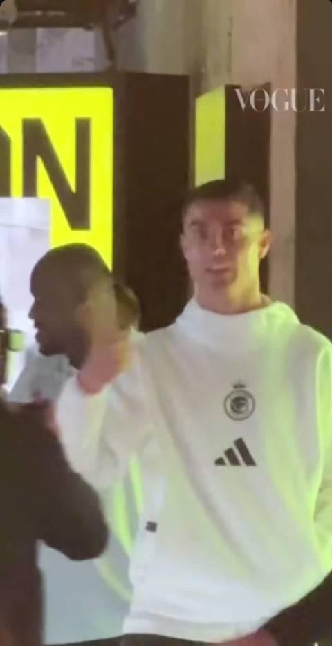 C罗亲临香港个人博物馆！手把手教你如何get球星同款打卡姿势