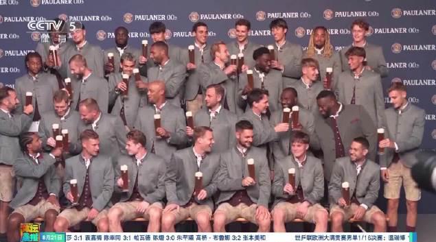 拜仁全队啤酒写真曝光！德甲豪门如何用传统仪式点燃新赛季？