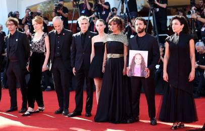 刷到威尼斯电影节23分钟鼓掌纪录，我连夜翻墙看片源：海外华人的追剧痛，谁懂啊