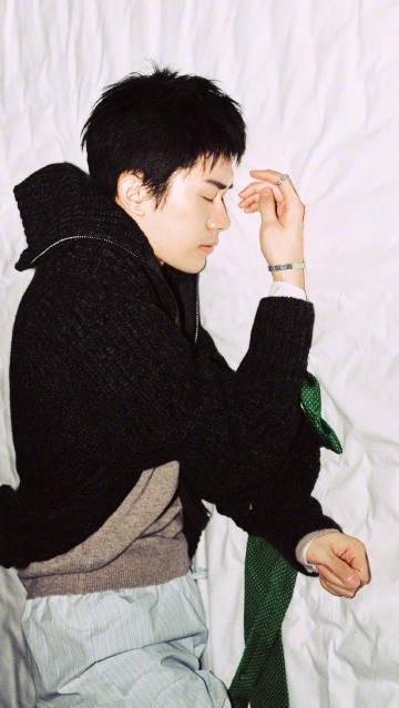 海外华人必看！轻松解锁易烊千玺《VOGUEman》封面大片，告别地区限制烦恼