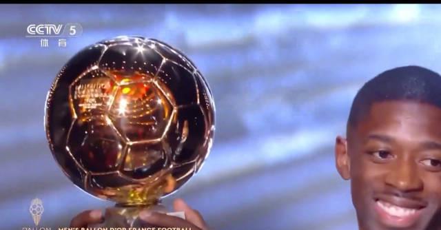 刷到登贝莱拿金球奖的视频，我连夜给海外表弟发了条消息：这网速，你看得清他捧杯的手抖没抖吗？