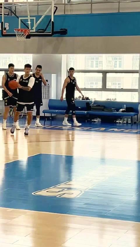 赵睿加盟北京队后首次公开训练，直言许利民教练的强度堪比国家队