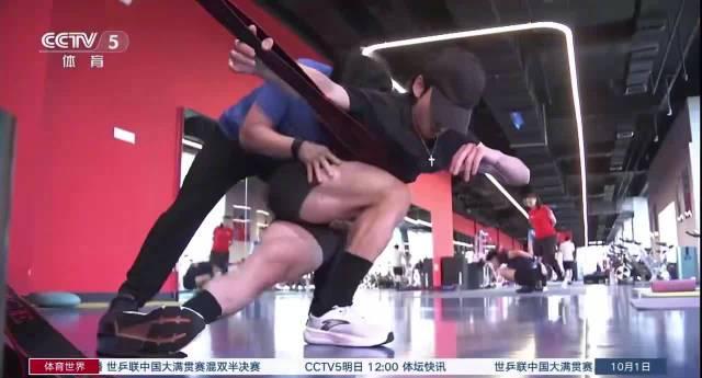 刷到林孝埈训练视频时我正熬夜追剧，那刀刻般的肌肉线条让我想起当年留学时的无奈