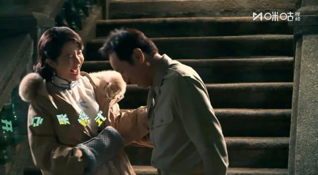 海外华人必看！《沉默的荣耀》热播中，曾黎用歌声征服全场，教你如何轻松追剧