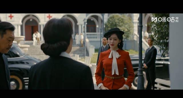 海外华人追剧遇阻？民国美人张天爱红裙造型惊艳全网引热议