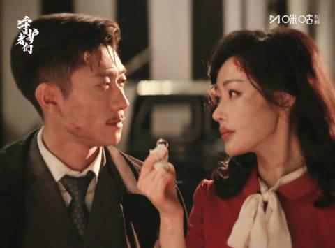 海外华人追剧难？《守护者们》冼碧云丁一感人牵手瞬间引发热议