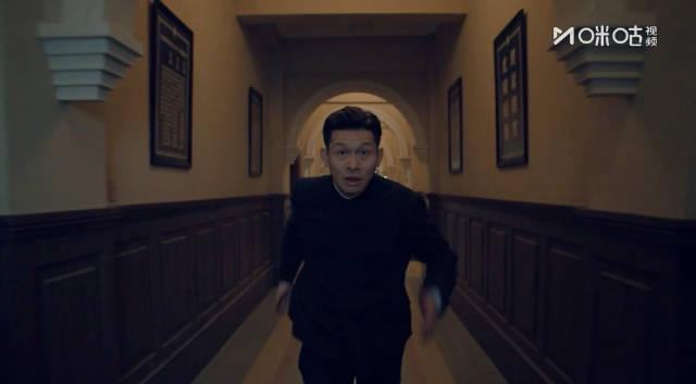 余皑磊百米冲刺抓了个寂寞？《城中之城》这段戏让打工人都破防了！