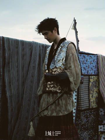 刘昊然28岁草原写真曝光！3个细节看懂他的演员进阶之路