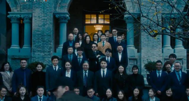 刷到黄晓明新片预告时我正卡在海外，突然懂了：为什么我们总在深夜翻墙找国产片