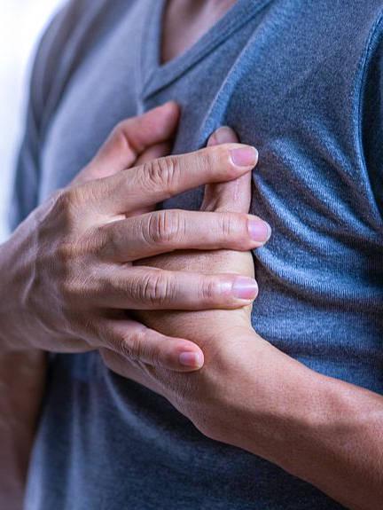 熬夜党必看！提神饮料暗藏的健康陷阱，别再拿生命开玩笑