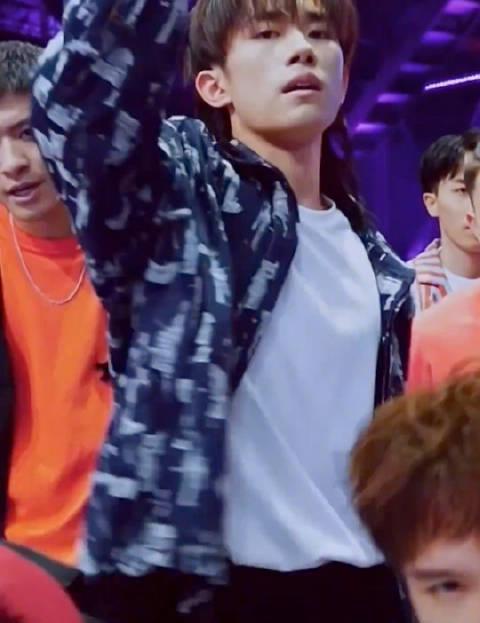 易烊千玺与张天赐的友情保鲜秘籍：从舞台搭档到生活挚友的进阶之路