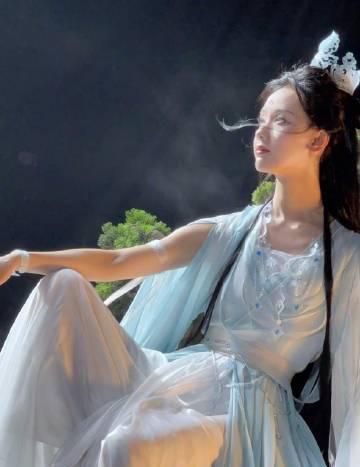 陈都灵玉面观音写真惊艳曝光！月下仙气造型美到窒息