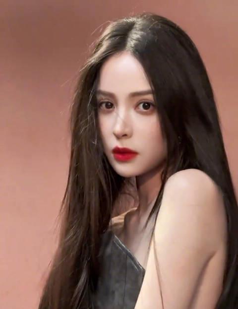 娜扎脸肿成蜜蜂小狗引热议！海外粉丝如何第一时间追星不卡顿？