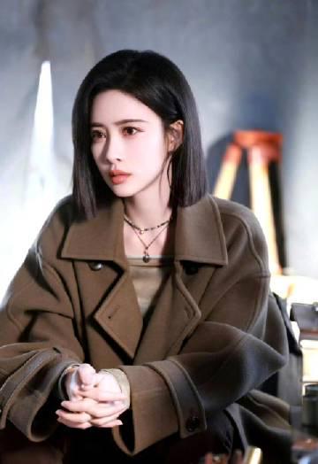 孟子义海外活动惊艳亮相！事业粉直呼：这才是稳稳的幸福