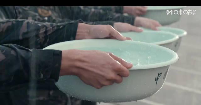 《猎豹》雨中合唱震撼全网！军旅剧这样拍才够燃