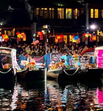 刷到乌镇非遗音乐会现场视频时，我正卡在海外看剧的转圈加载页面