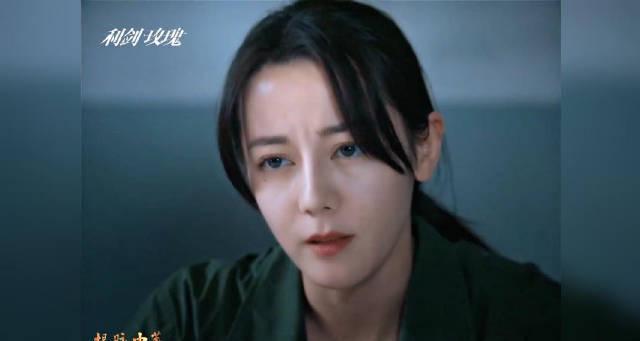 迪丽热巴审讯戏太绝了！《利剑·玫瑰》冷脸女警气场全开，海外剧迷追剧攻略来了