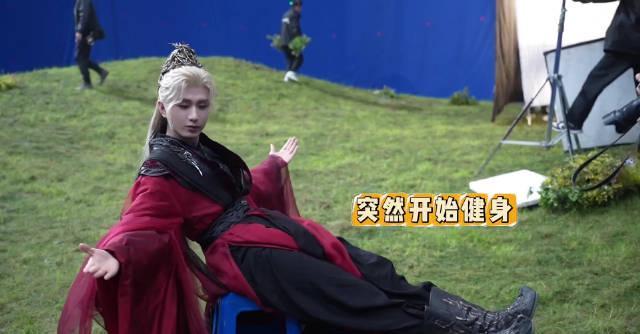 海外追剧党必看：成毅片场健身引爆自律话题，原来明星都这样保持状态