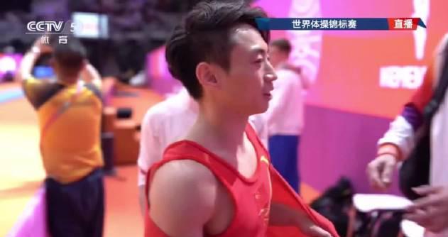 体操世锦赛双杠四冠王诞生！邹敬园用15.300分告诉你什么叫精度天花板