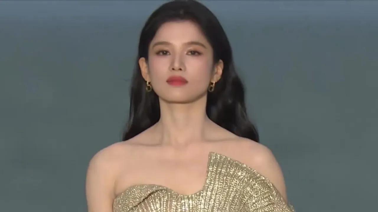 海外华人如何突破地区限制观看ELLE红毯盛典？张婧仪金色礼服惊艳全场