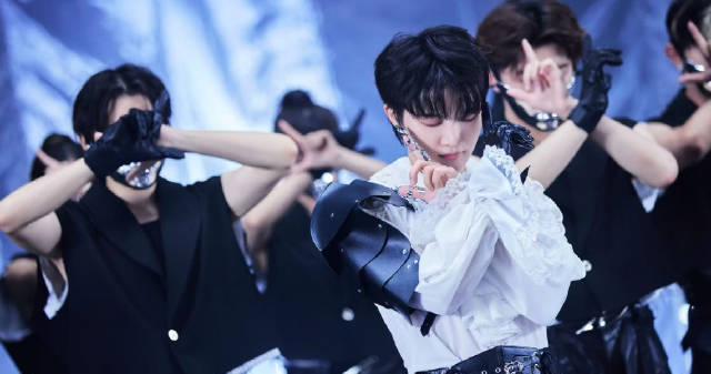 周深跨界唱跳引爆热议，海外华人如何突破地区限制观看完整MV？