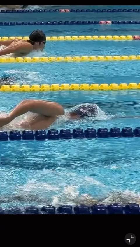 刷到潘展乐全运会备战视频时，我正卡在海外追剧的转圈圈里——他瘦出的八块腹肌，像极了我们解不开的地区限制