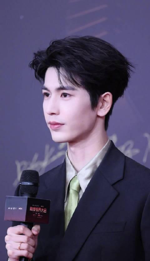 张凌赫微博视界大会红毯生图刷屏！海外华人如何突破地区限制追星？