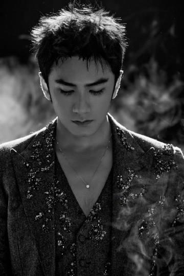 肖顺尧钻石灰西装引爆热议！海外粉丝如何突破限制追星？