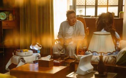 于谦跨界脱口秀引爆热议！独居老人如何用科技破解生活难题成看点