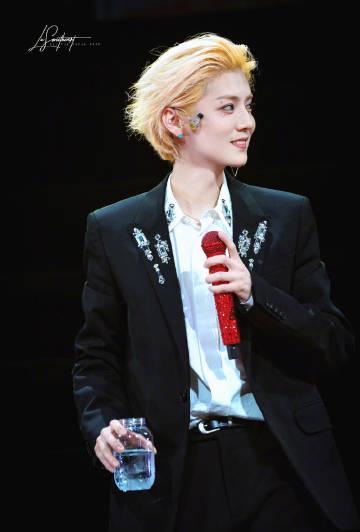 鹿晗神图刷屏！海外华人如何解锁高清追星福利？